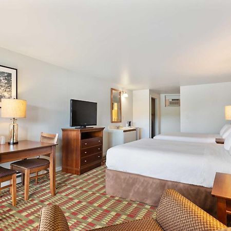 Ocean Gate Resort Southport Bagian luar foto